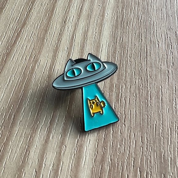 Enamel pin - alien cat - Picture 1 of 2